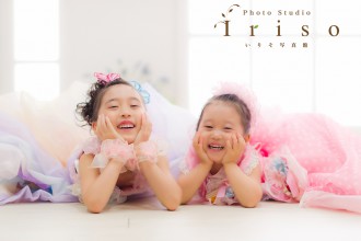 三歳　七歳　七五三　姉妹　洋装　紫　ピンク　ドット　スイーツ　フラワー　ふわふわ　ドレス　かわいい