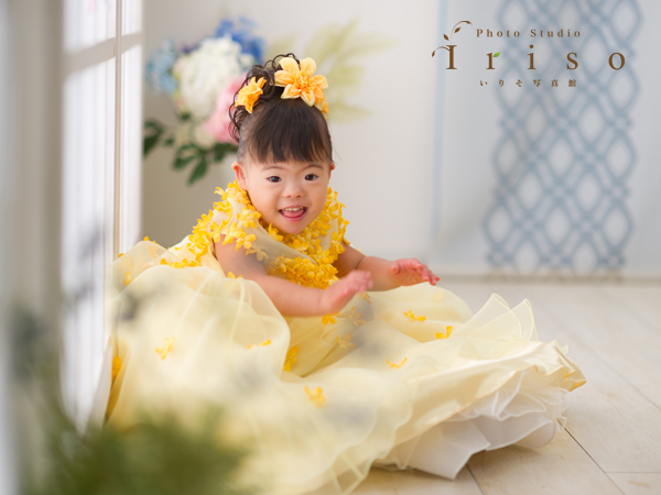 三歳　七五三　黄色ドレス小花付き　黄色花髪飾り　かわいい　洋装　ドレス