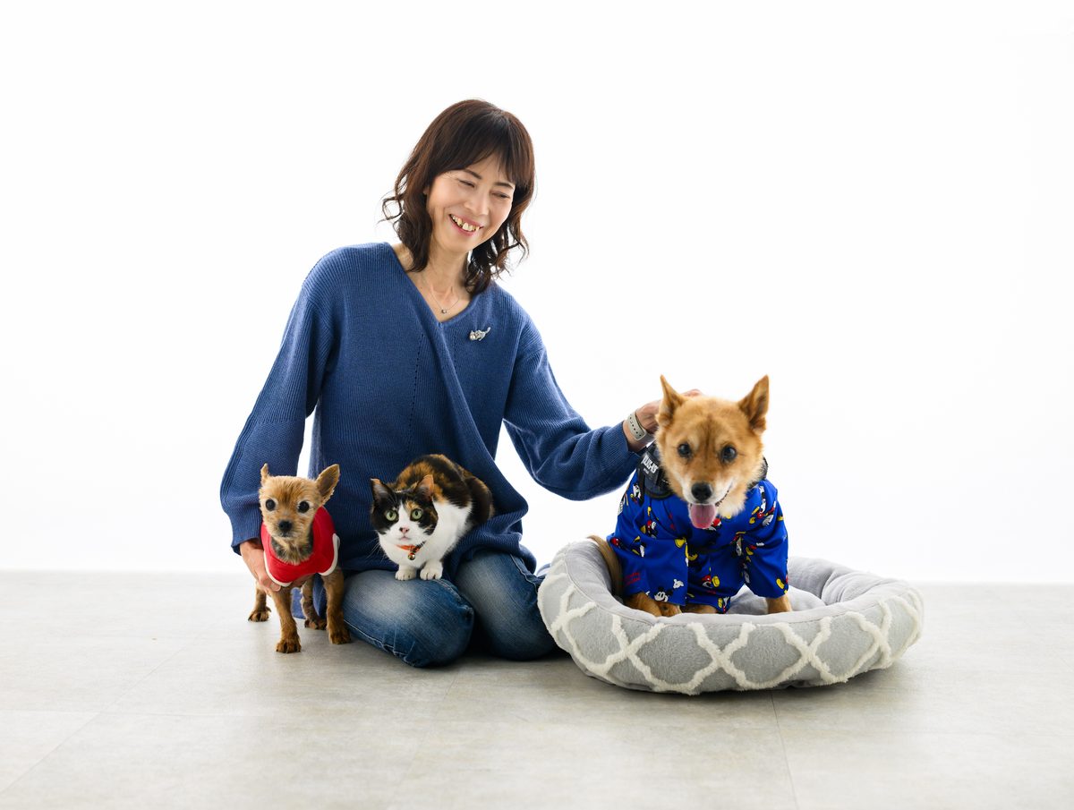 猫と犬と一緒の記念写真
