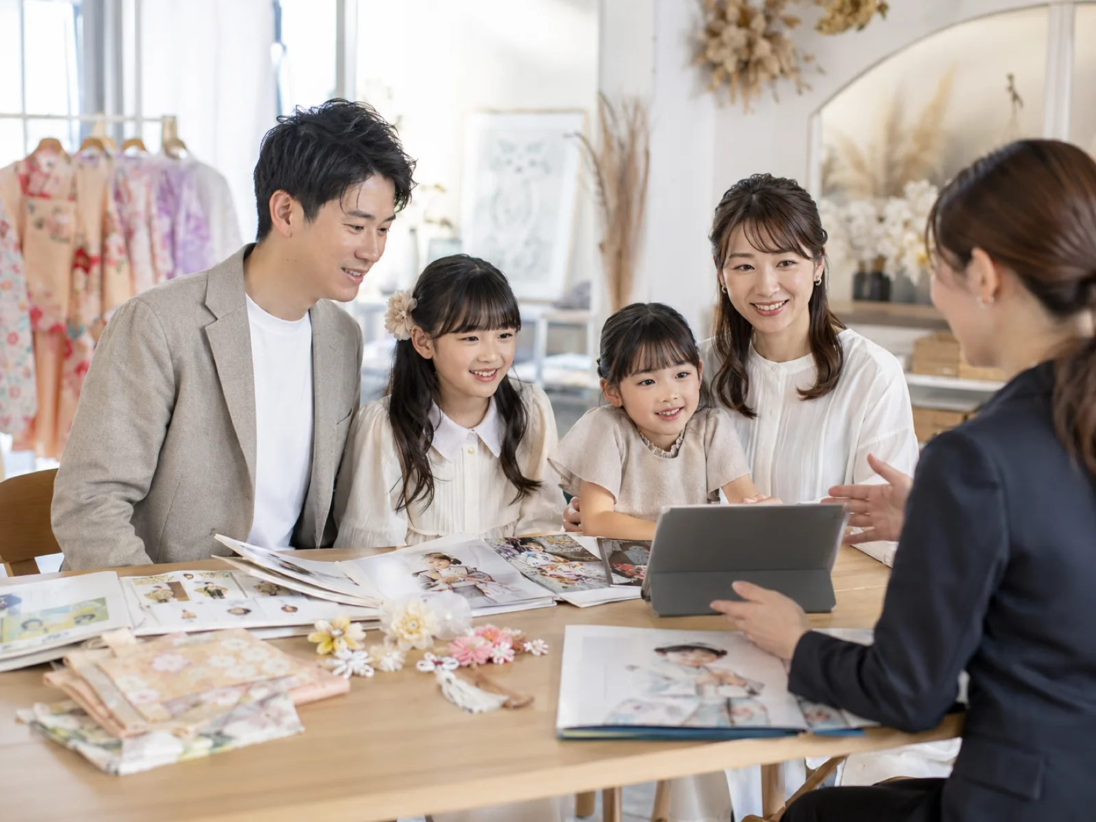 七五三相談会で話す家族