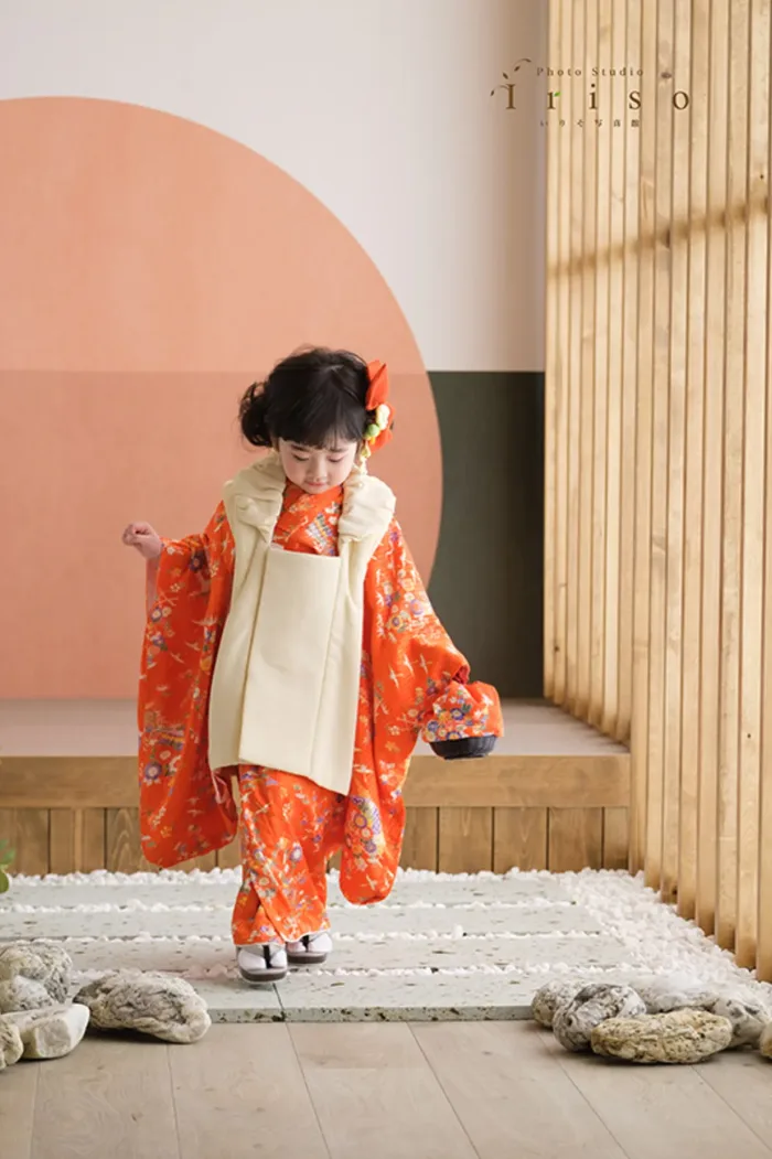 オレンジの着物の女の子の七五三写真