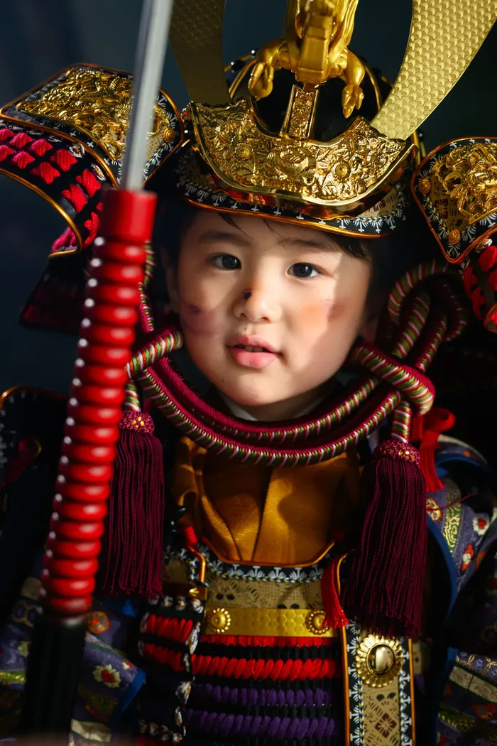 鎧兜姿の男の子の五歳記念写真
