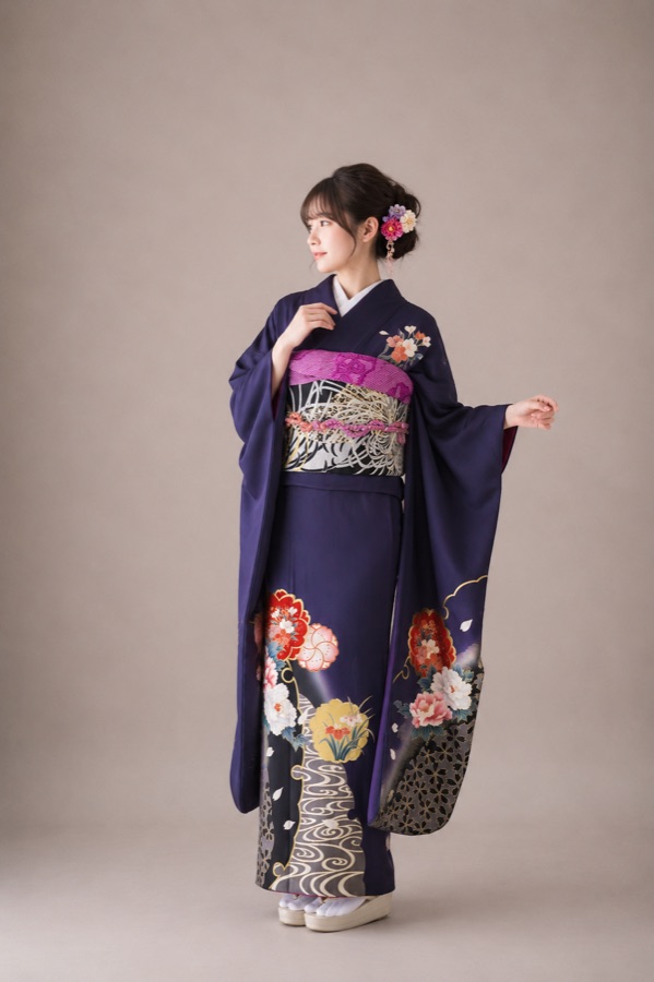 紺色の振袖