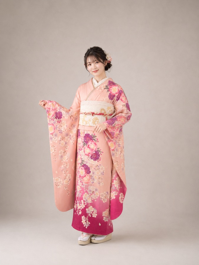 ピンクの振袖(紫の花柄)