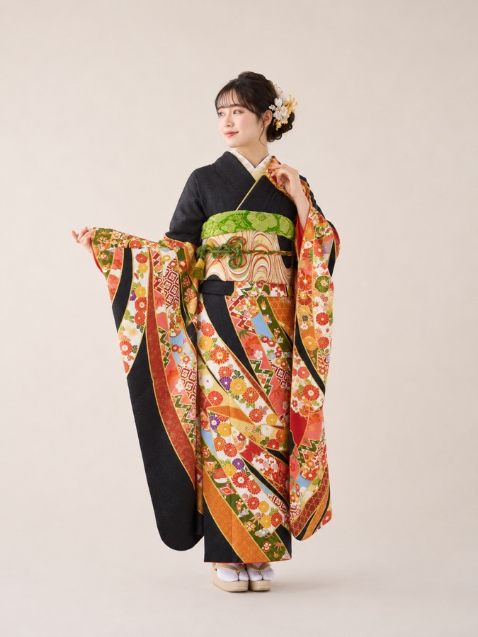 黒の振袖(多色の花柄)