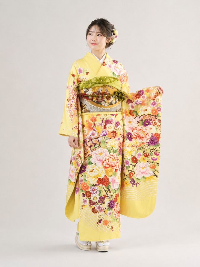 黄色の振袖(牡丹)