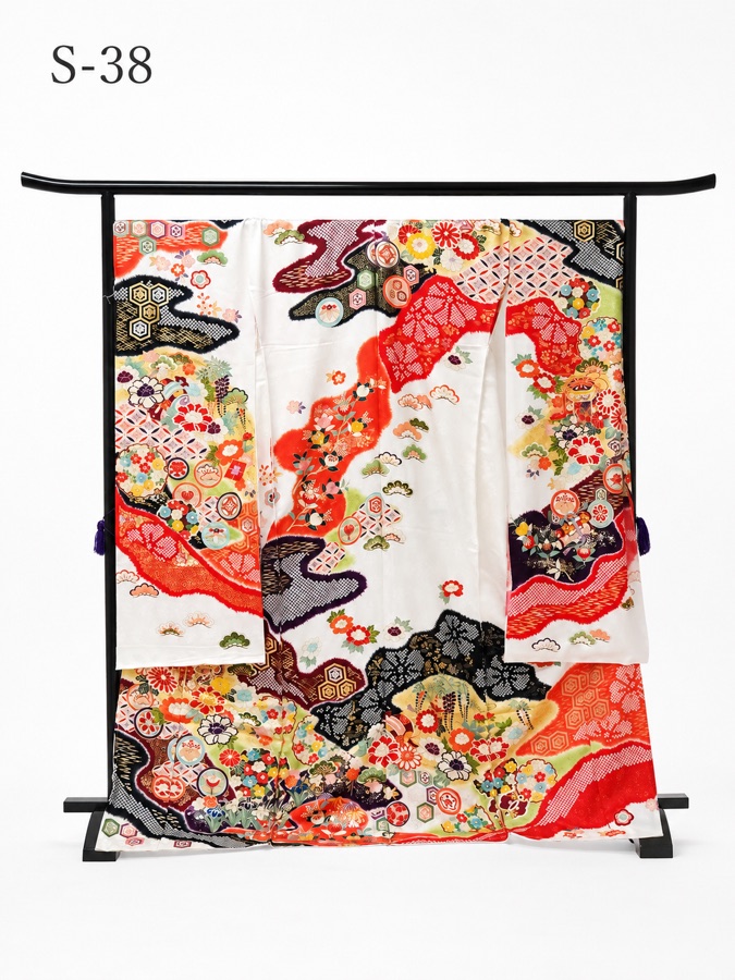 白色の振袖(衣桁・S-38)