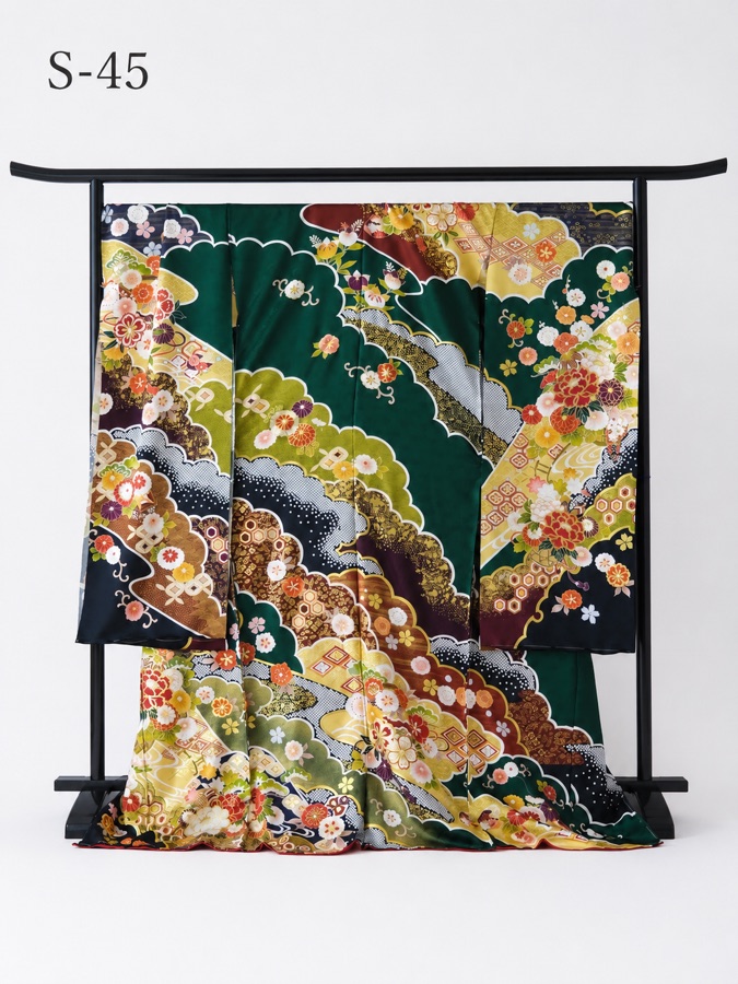 深緑の振袖(衣桁・S-45)