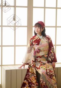 個性的でおしゃれなヘッドドレスが良くお似合いのお嬢様