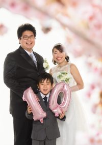 １０年前に結婚した春をイメージして、、あれから家族もふえました。お子様も一緒のショット