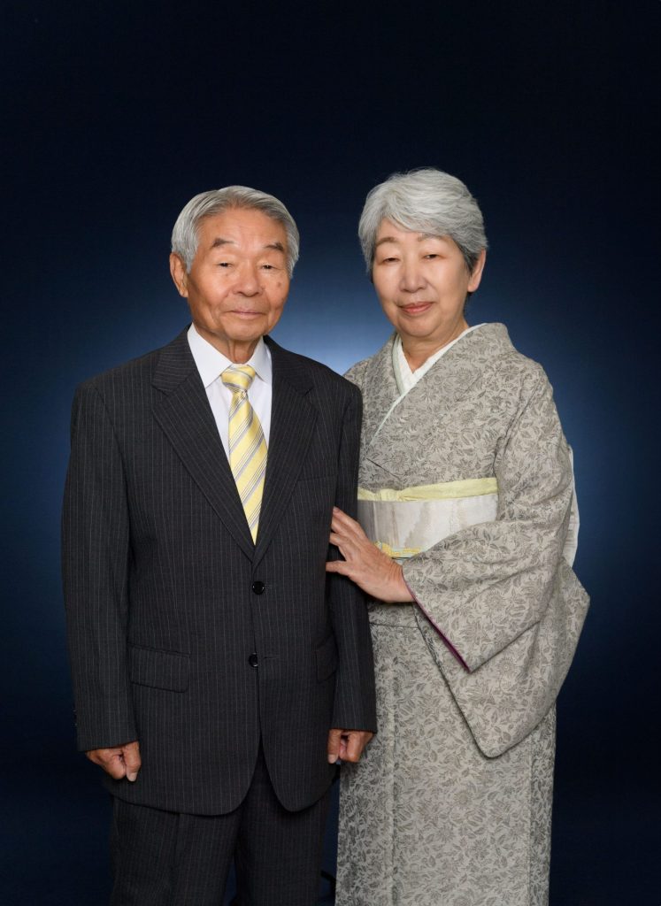 ご夫婦寄り添ってシニアフォト