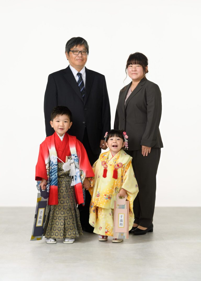 ５歳と３歳の七五三　家族写真
