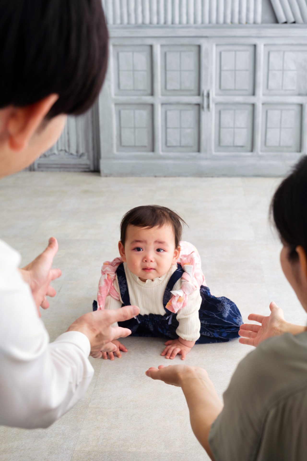 1歳のお祝いの一升餅を背負って。。。泣いちゃったけど頑張りました