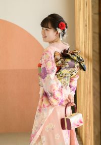 可愛らしいピンクの振袖　帯結びも素敵
