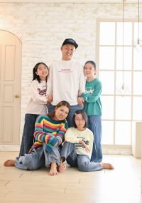 カジュアルな家族写真も成長の記録になります