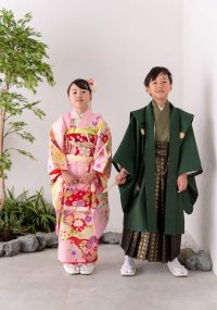 ハーフ成人のお兄ちゃんと７歳七五三の妹ちゃん　仲良しな二人