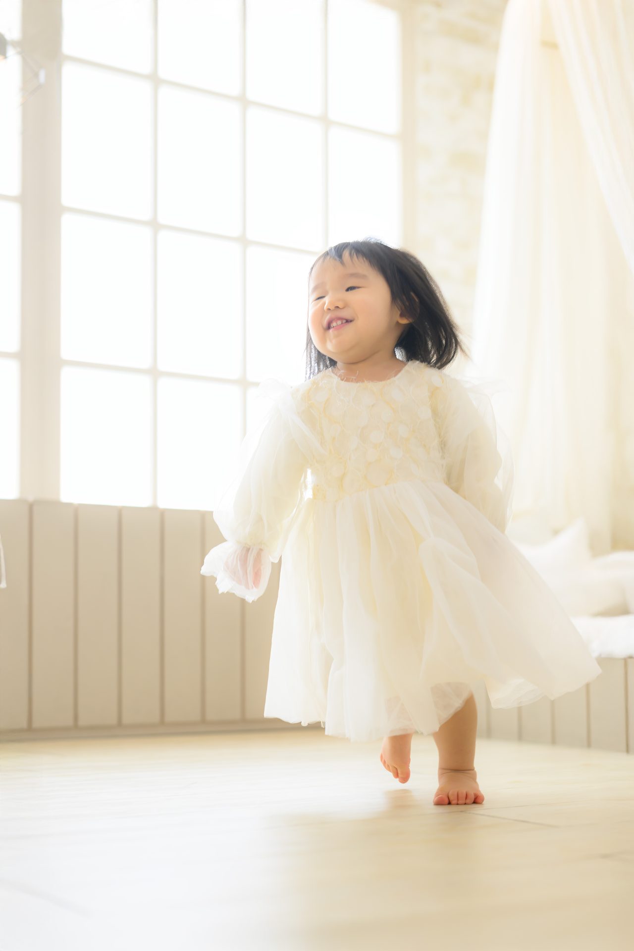 ドレスで楽しく走り回ってる瞬間をパチリ