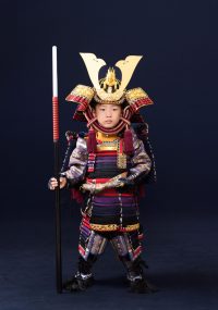 勇ましい甲冑姿の男の子