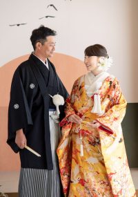 和装の婚礼写真　見つめ合うお2人