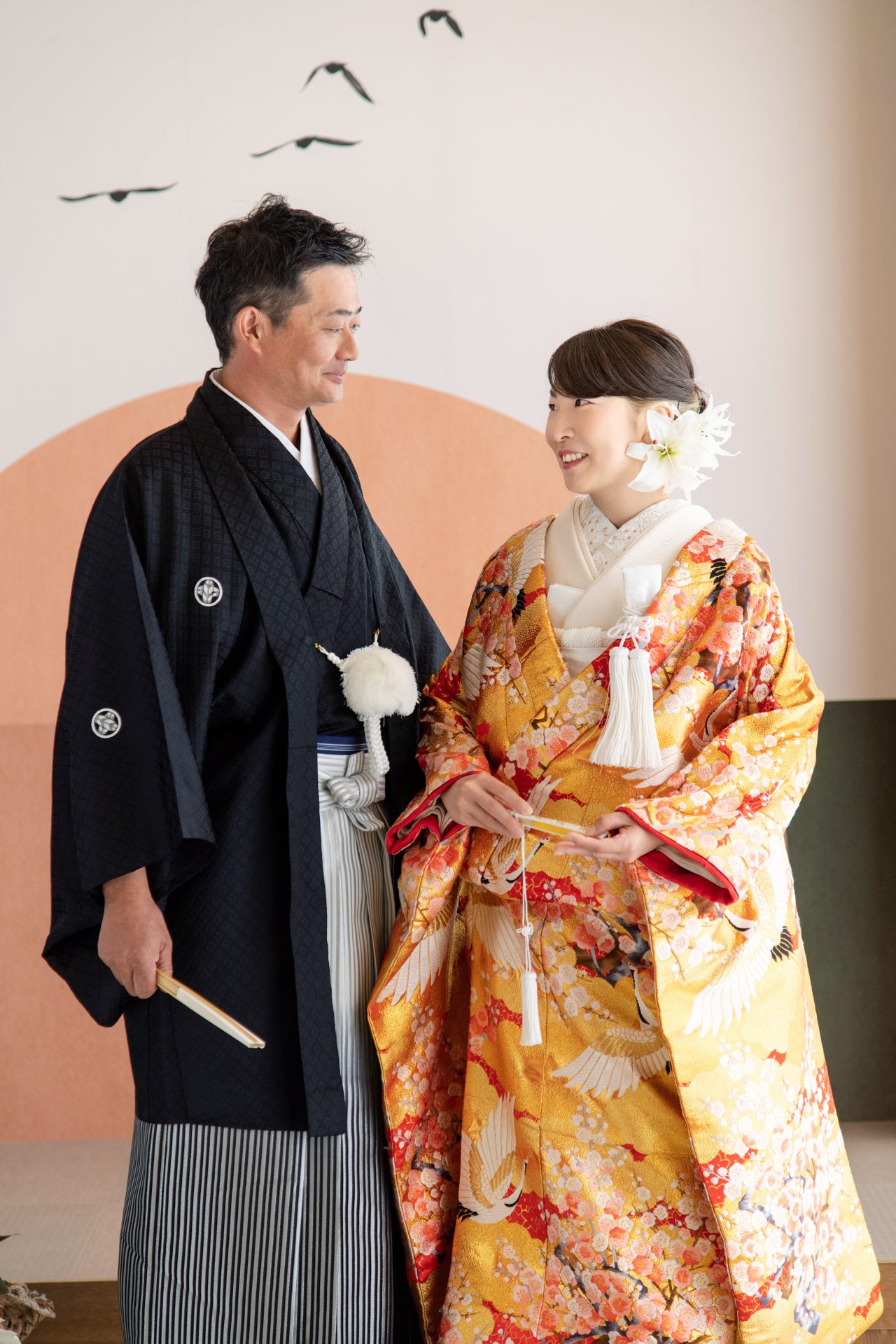和装の婚礼写真　見つめ合うお2人