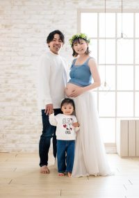 お腹の大きなママとの家族写真