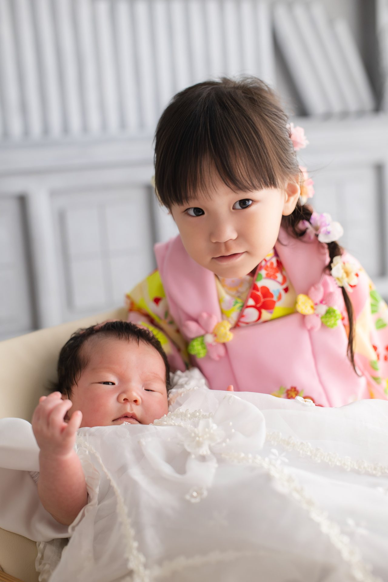 弟のお宮参りに、お姉ちゃんと２ショット