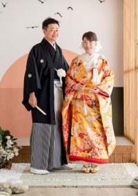色打掛の新婦様と黒紋付のご新郎様