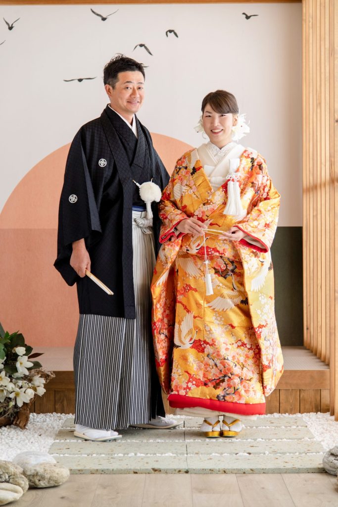 色打掛の新婦様と黒紋付のご新郎様