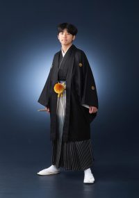 小学校の卒業記念　袴姿の男の子