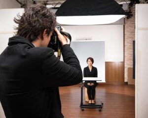 狭山市の写真館で証明写真を撮影しているところ