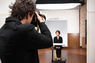 狭山市の写真館で証明写真を撮影しているところ